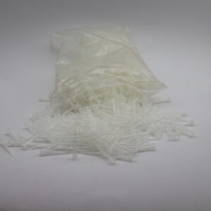 تبس ابيض white Tips Chinese shows universal pipette tips used in laboratories.
