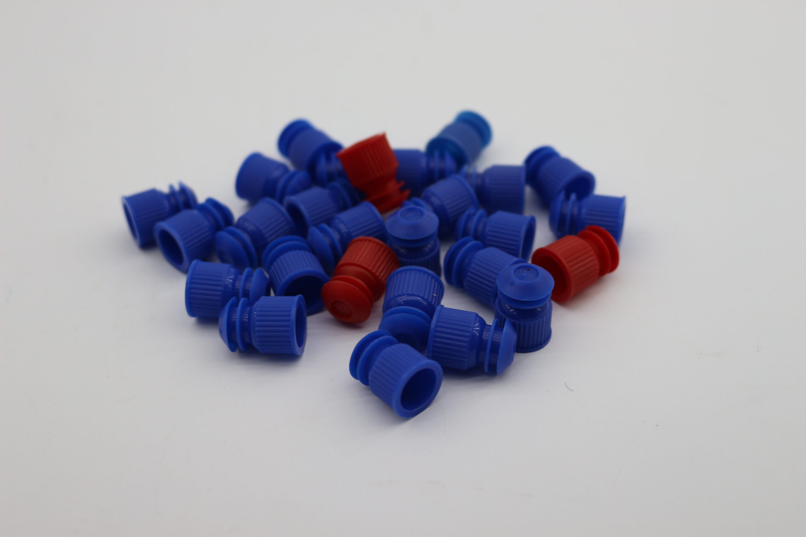 أغطية انابيب وزرمان 1000 قطعة 1 These are plastic caps for various applications, including: