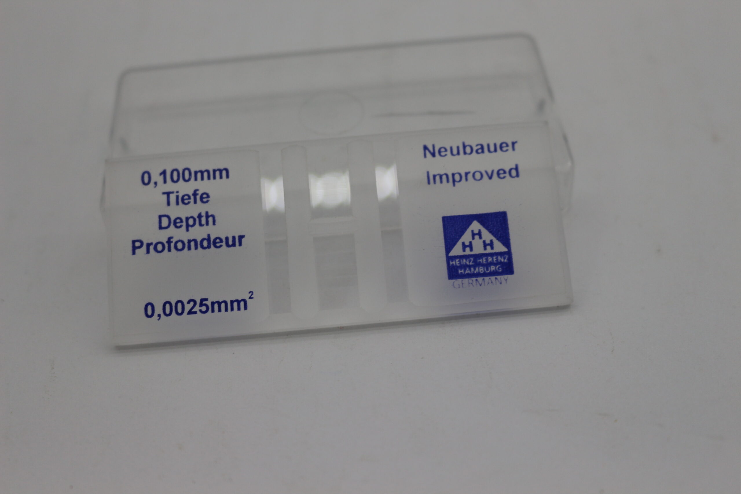 شريحة عد الدم ألماني 1 قطعة 1 This is a Neubauer Improved Hemocytometer, a cell-counting chamber used in laboratories. شريحة عد الدم ألماني